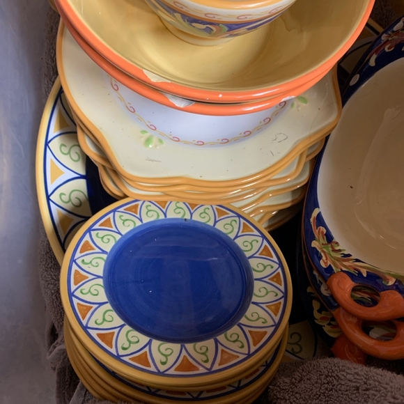 Villa Della Luna Dishware - Picture 7 of 8